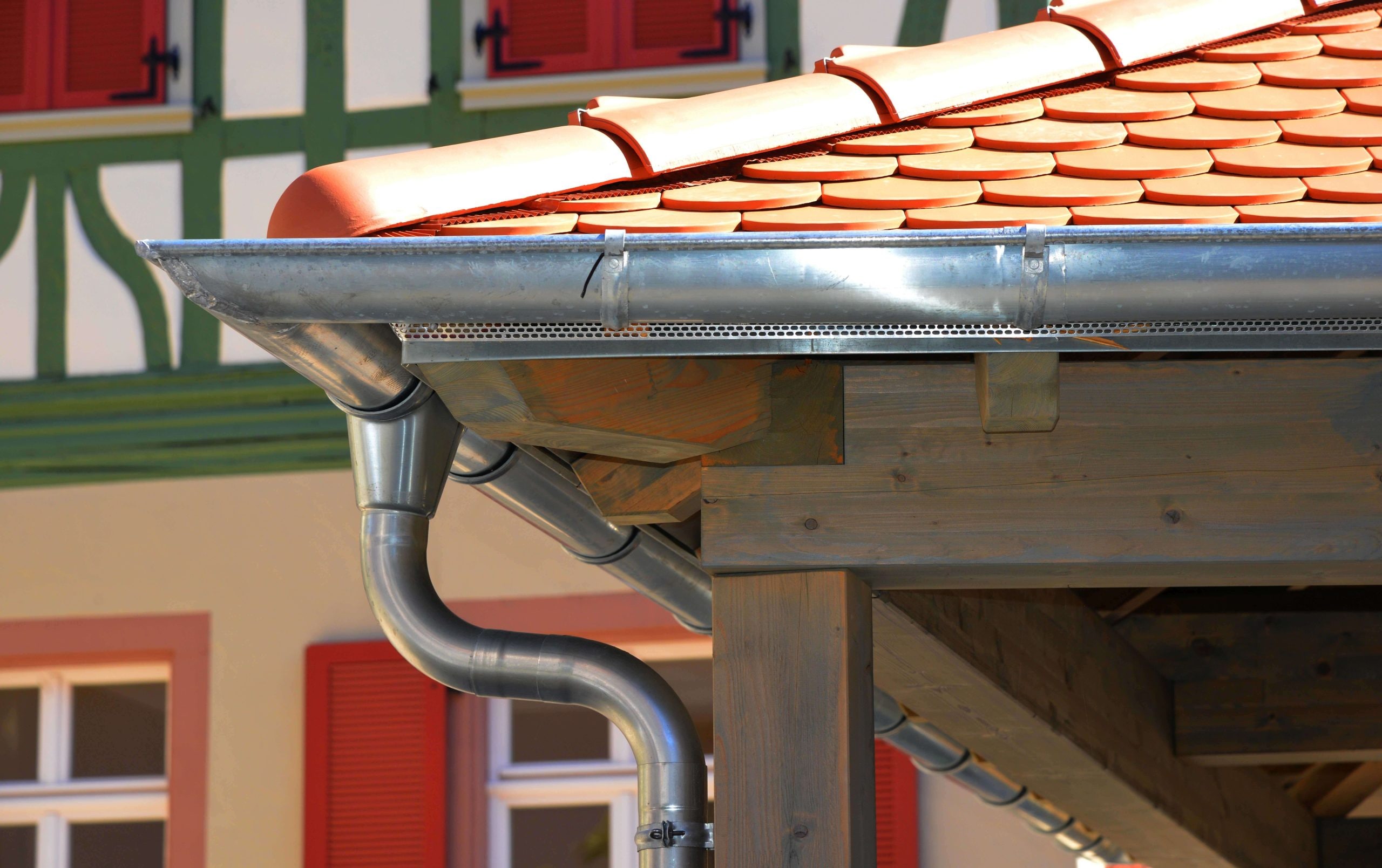 Corrosion-resistant steel gutters for effective rainwater drainage in Summerville